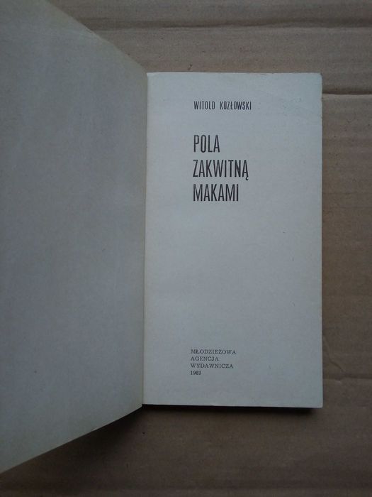 Pola zakwitną makami Witold Kozłowski