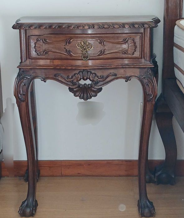 Vende-se mobilia de quarto completa estilo D. Joao V