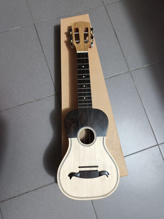 Cavaquinho português 4 cordas elétrico