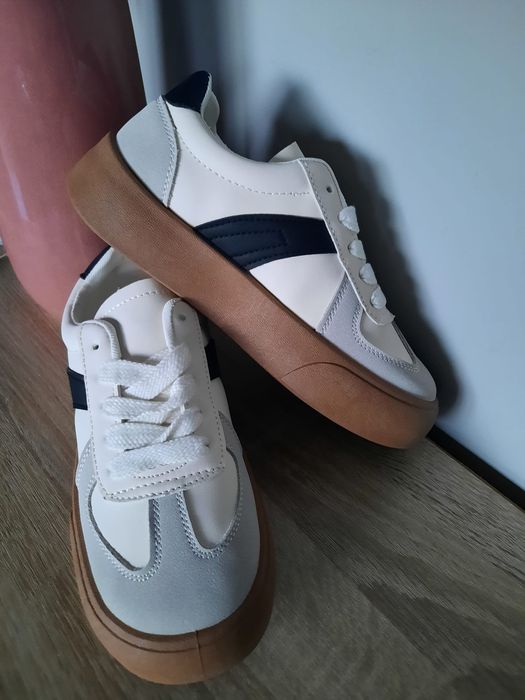 Nowe modne białe sneakersy na grubej podeszwie, wkładka 22,5cm