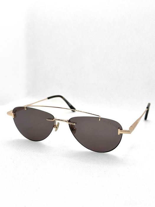 Жіночі сонцезазисні окуляри Tom Ford FT1356 28A