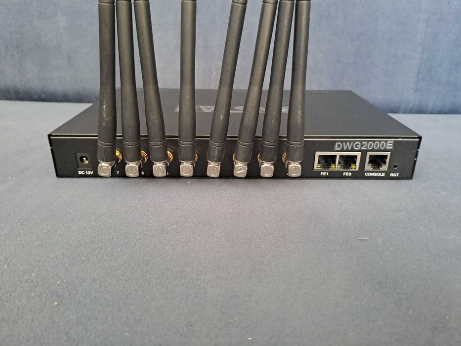 GSM-шлюз Dinstar DWG2000E-8G