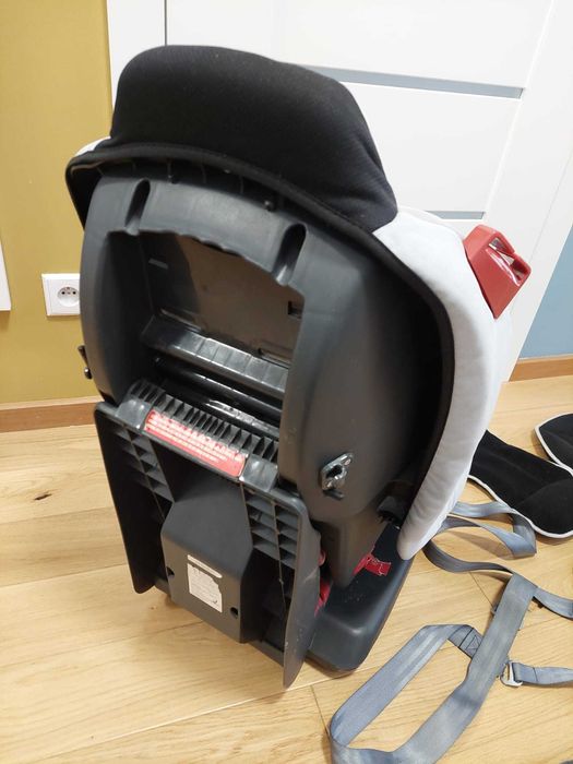 fotelik dla dziecka - brak 1 sprzączki dla małych dzieci