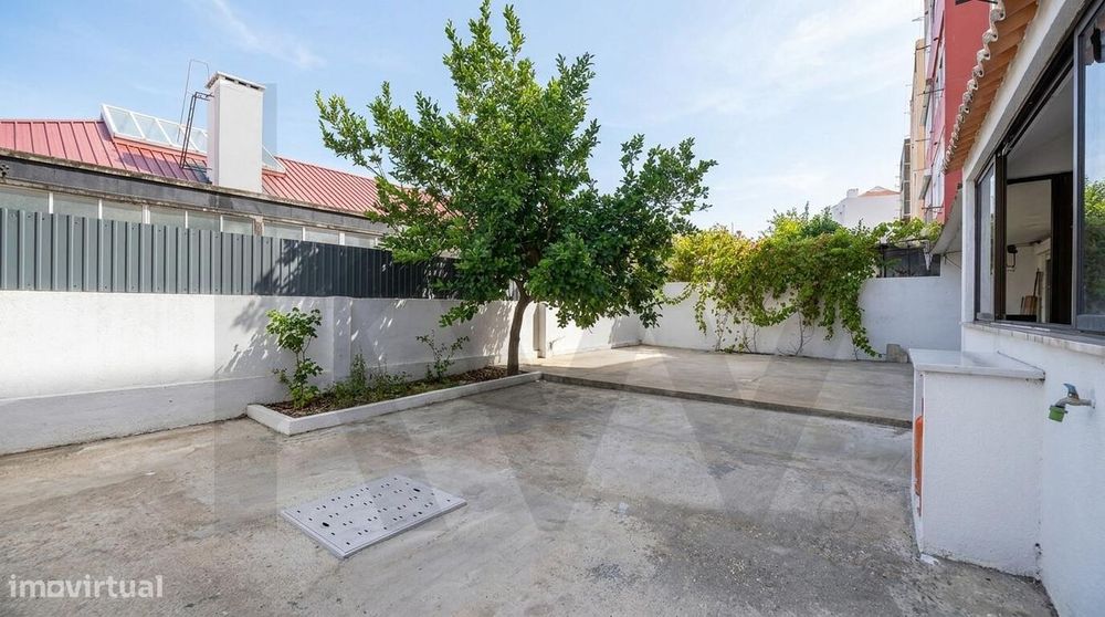 Apartamento T3 em Queluz | 73 m2 + 41 m2 de Área Dependente