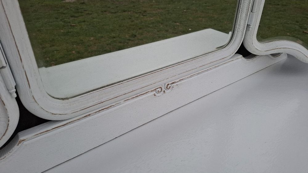 Toaletka ludwikowska bielona z Belgi