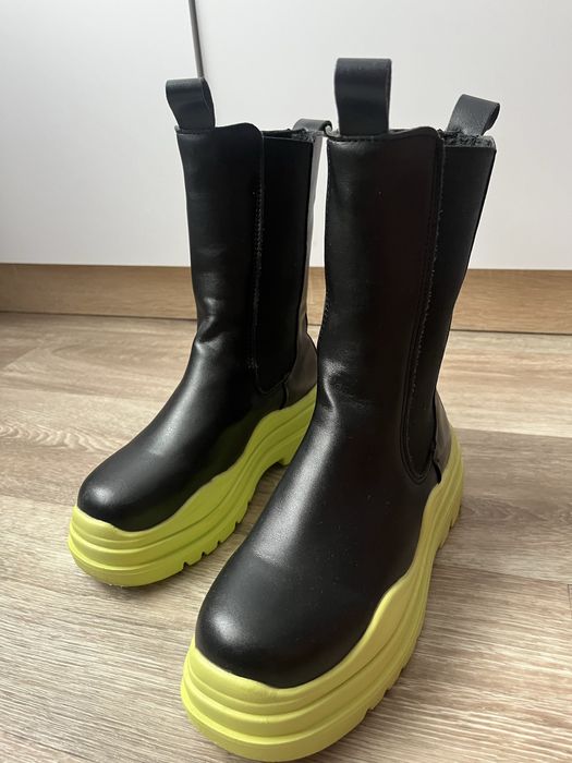 Черевики estro на високій підошві