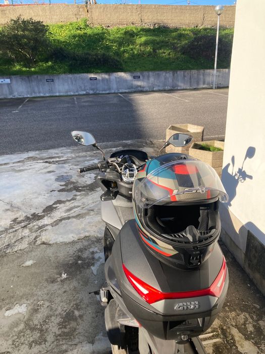 Honda Pcx 2018 com baú.
