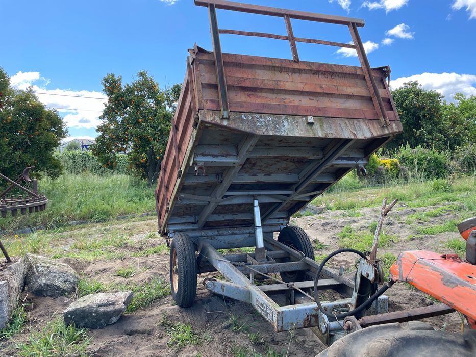 Reboque de trator agrícola