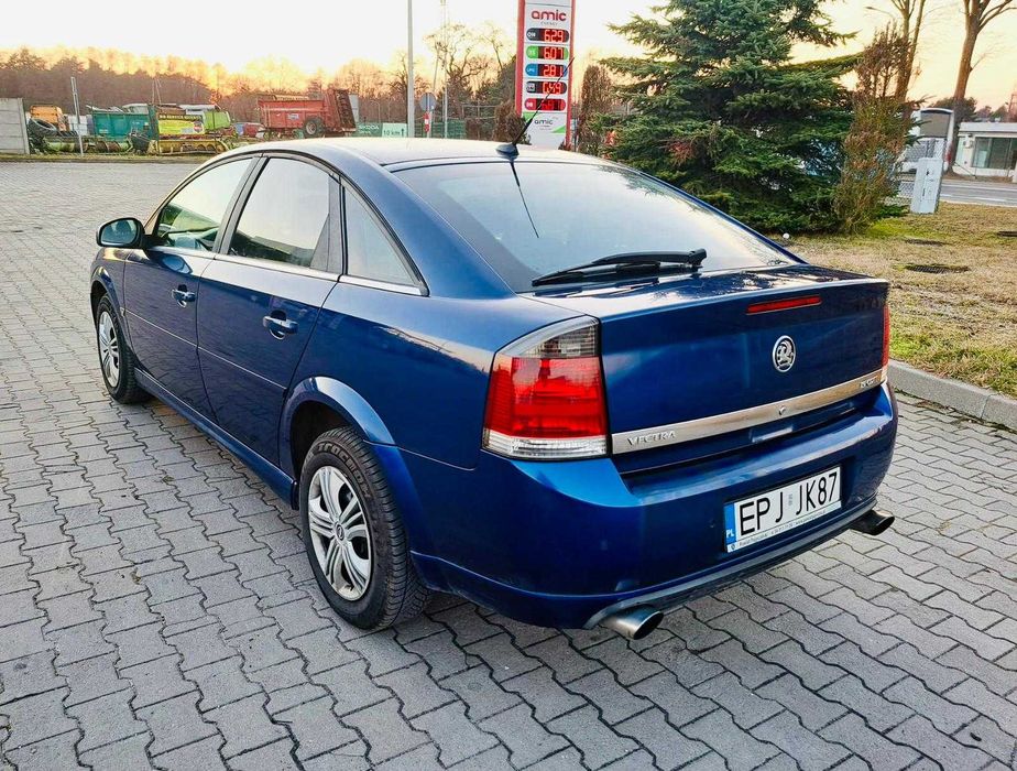 - - Opel Vectra - -