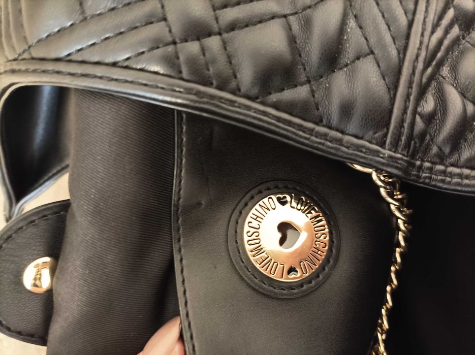 Mala love moschino preta