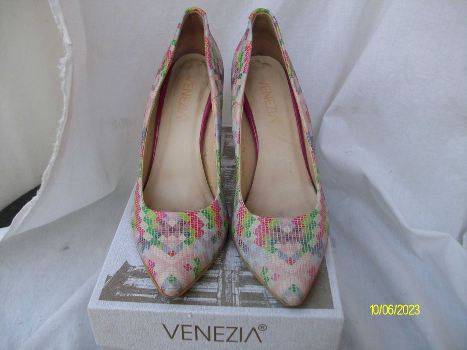 Venezia skórzane kolorowe wężowe szpilki 37 szpic