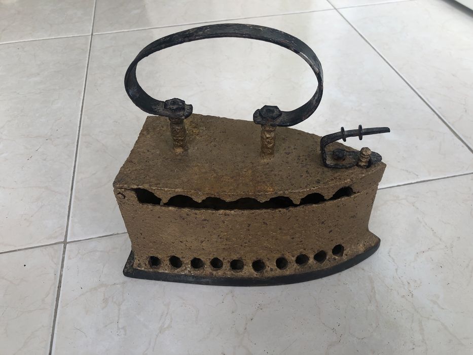 FERRO DE ENGOMAR A CARVÃO