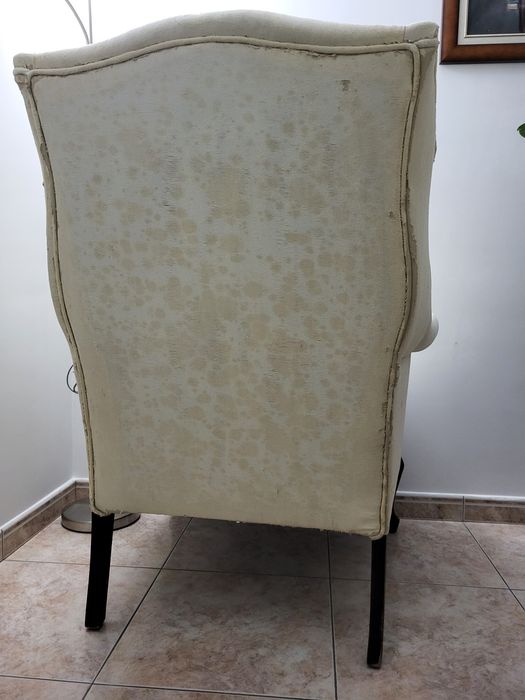 Cadeirão de orelhas e banco apoio de pés