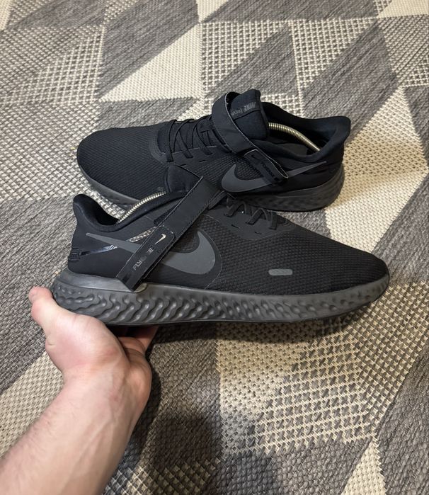 Оригінальні чоловічі кросівки Nike Revolution 5 FlyEase