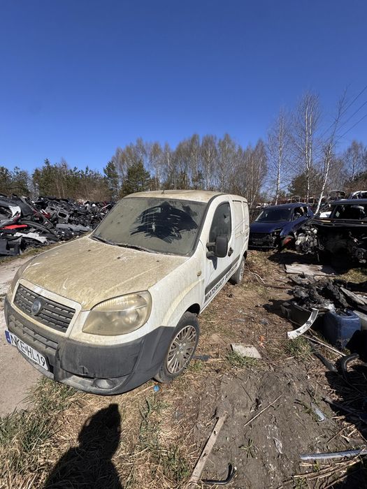 Fiat doblo lift lampy części klapa , silnik