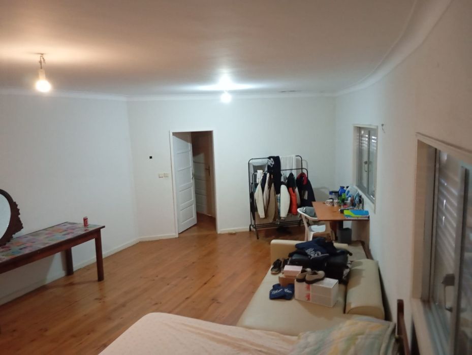 Quarto grande em Canelas