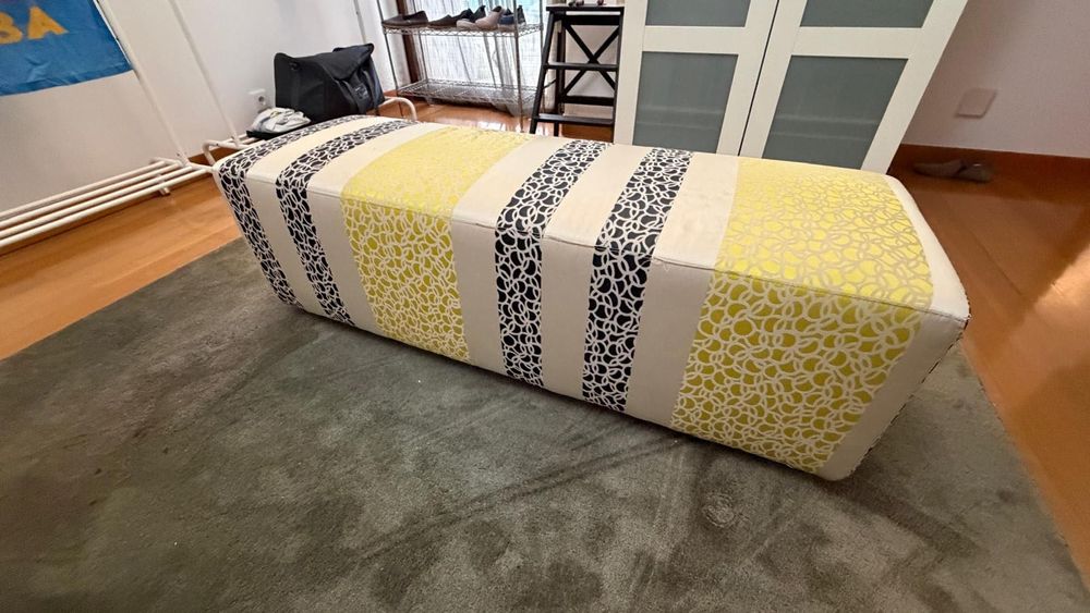 Banqueta de apoio em tecido (Vendido)