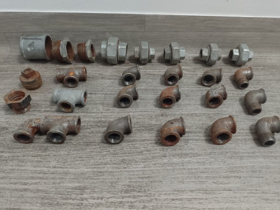 Sprzedam części hydrauliczne.