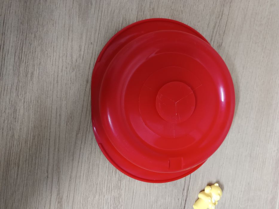 Prato bebé para aquecimento alimentos.