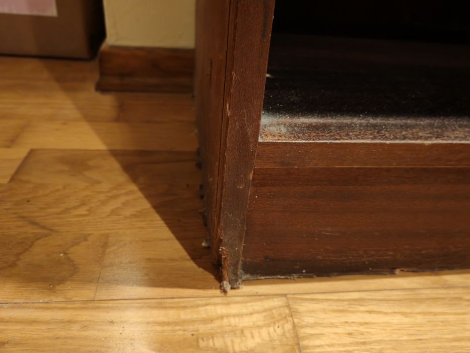 Móvel com boa arrumação ideal para restauro