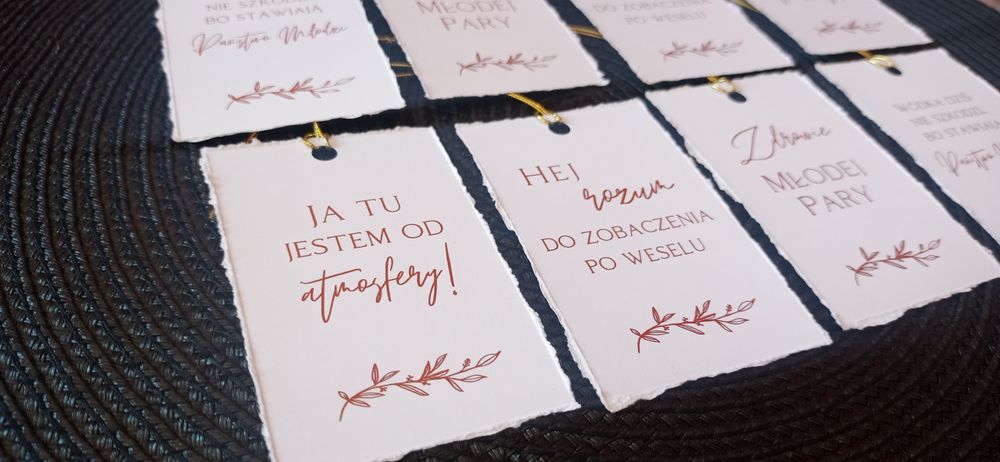 Zawieszki na alkohol z rwanymi brzegami