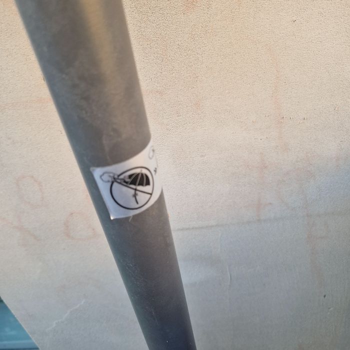 Parasol półparasol Jysk szary balkonowy