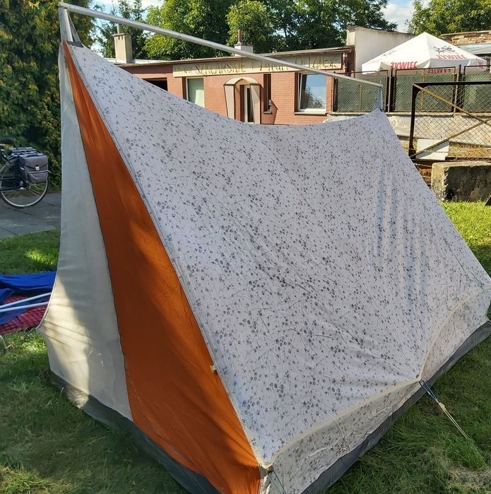 Namiot z tropikiem z czasów PRL