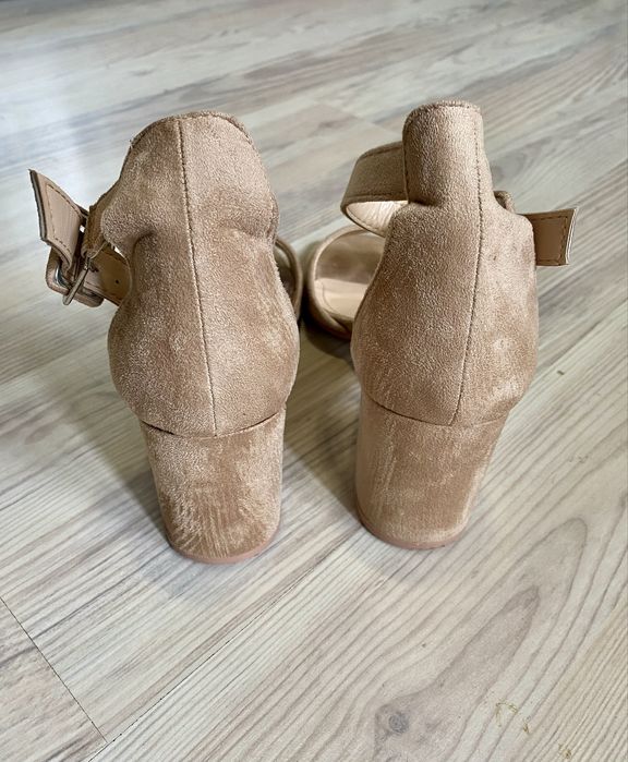 Босоніжки жіночі