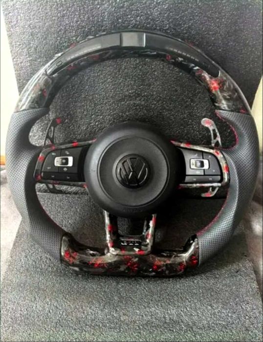 Volante em Carbono com Display LCD