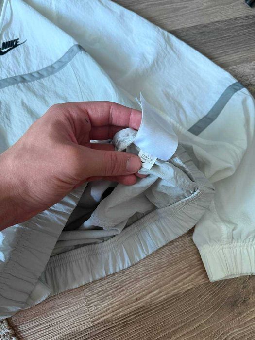 streewear white x gray Nike nylon Jacket біло-сіра Вітровка Nike