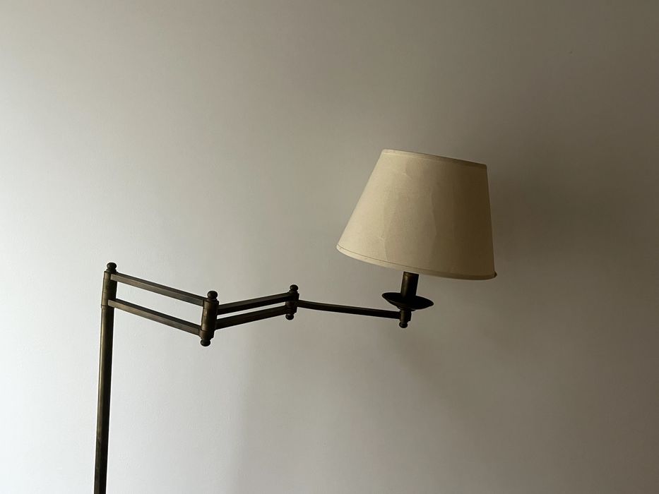 Candeeiro de Pé Vintage em Latão – Elegante e Ajustável