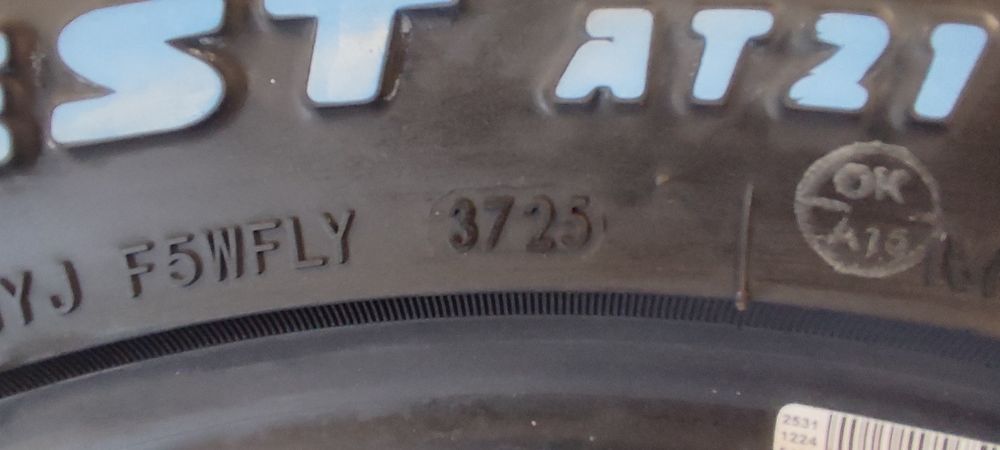 235/65R17 Nowe opony Terenowe RoadX RXquest AT21