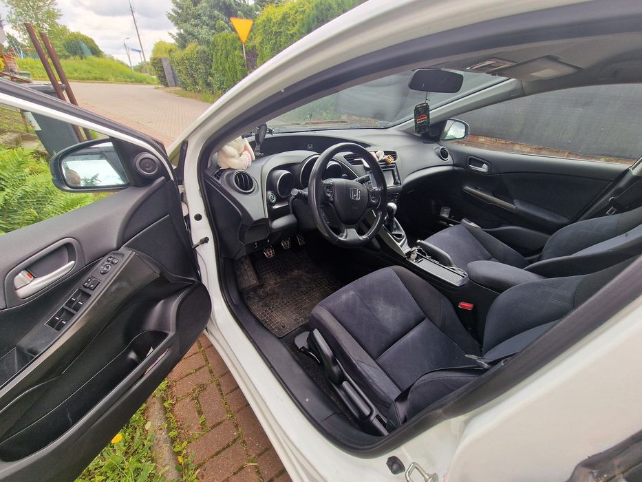 Honda Civic IX 1.4 iVtec biała perła w wersji sport