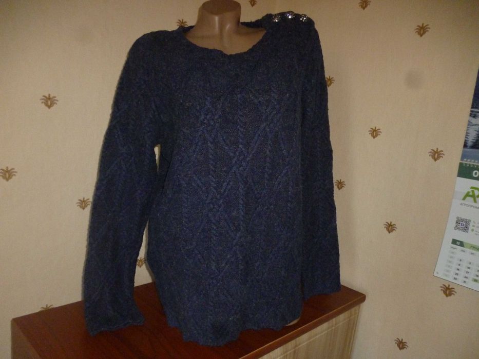 Продам теплые брендовые свитера в новом состоянии)))