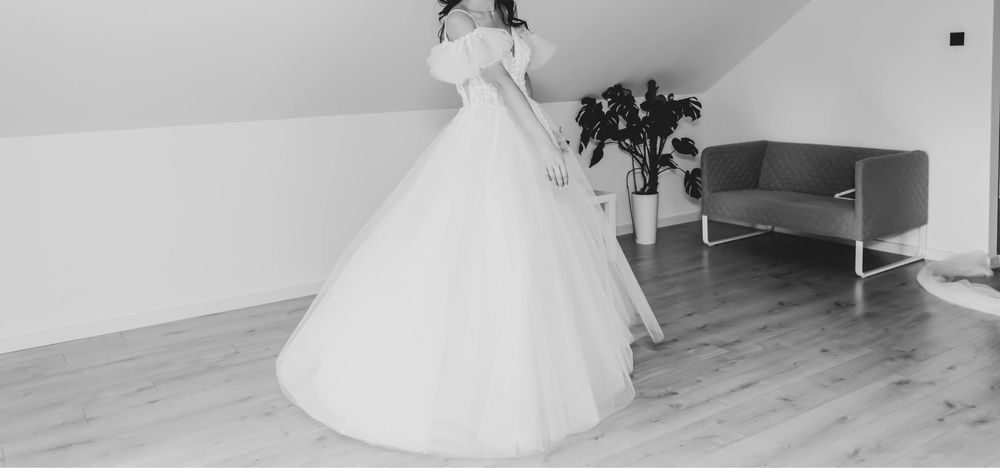 Piękna suknia ślubna hiszpanka