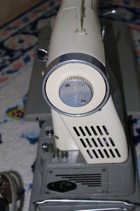 Máquina de costura elétrica NECCHI