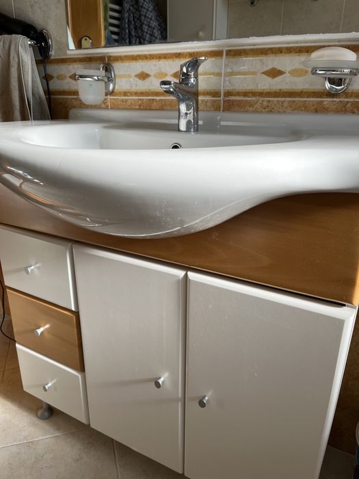 Móvel de casa de banho com lavatório