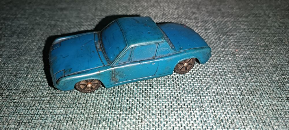 Antigo e raro carro de borracha de brincar