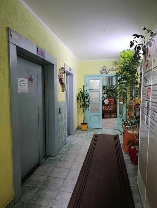 Науки просп. 54-Б, Затишна 2-х кімн. ст.м. Либідська - 10 хвилин їзди.