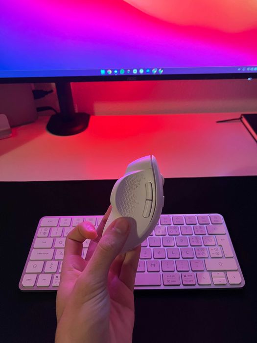 Conjunto rato, teclado e tapete estilo apple - Como novo