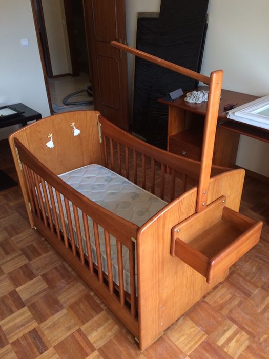 Cama  para bébé em madeira