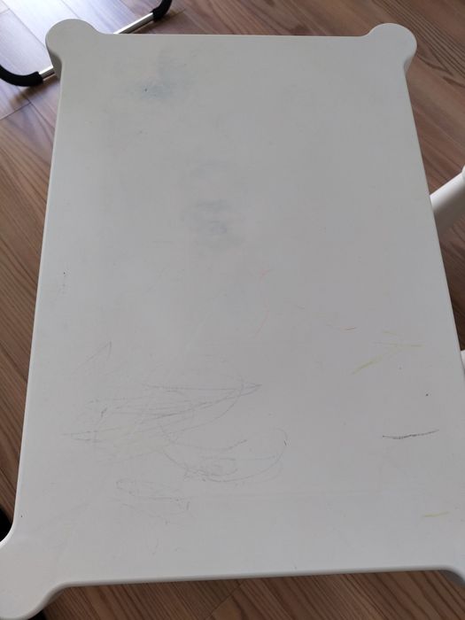 Mesa e cadeira de criança IKEA