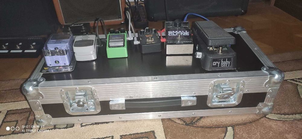 Sprzedam efekty  + skrzynia