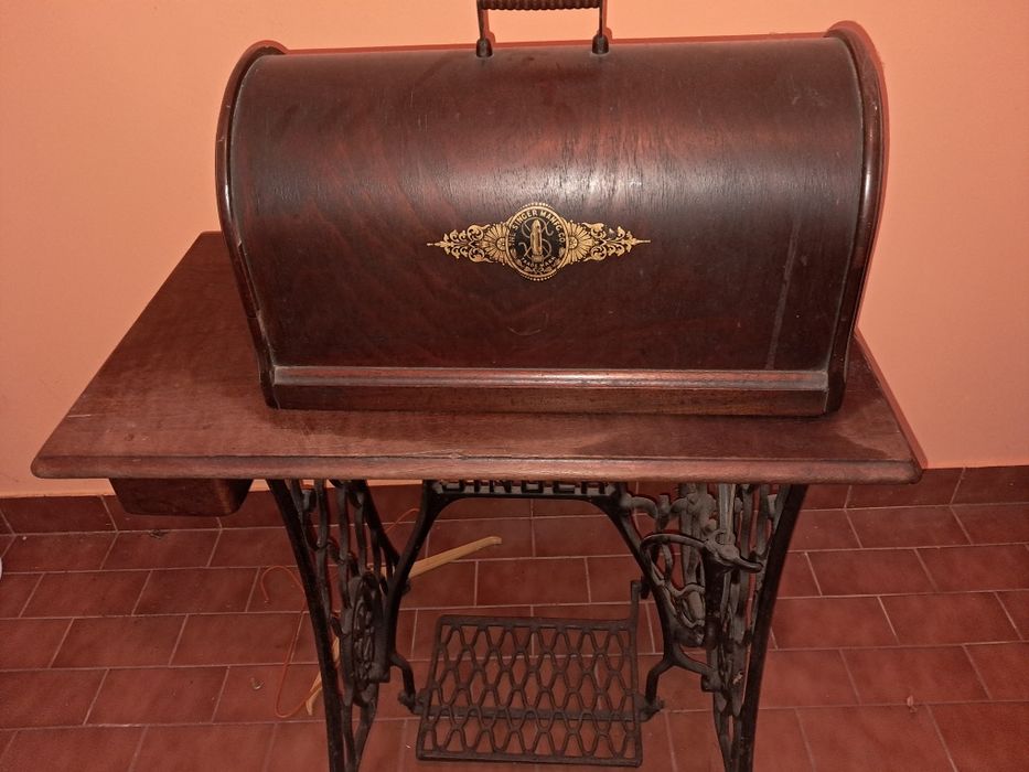 Maszyna  do szycia  sprawna.