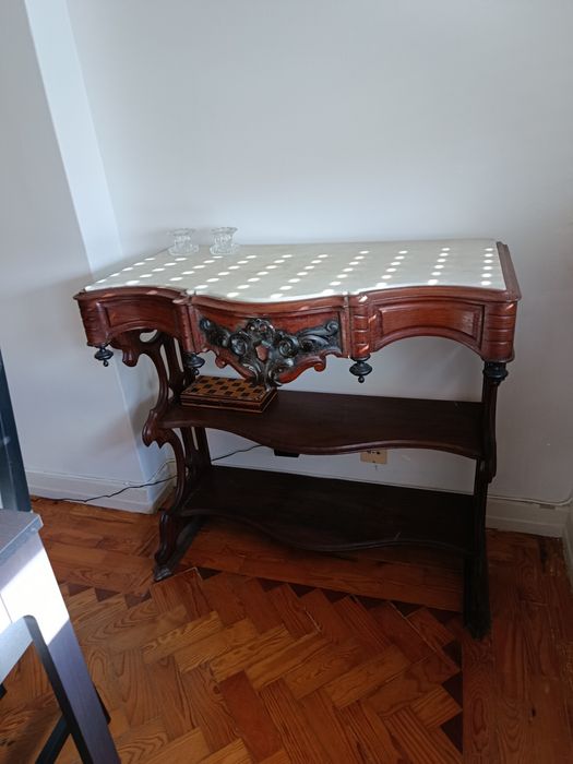 Antiguidade: credência