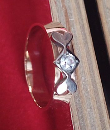 Кольцо золотое с камнем женское времён СССР