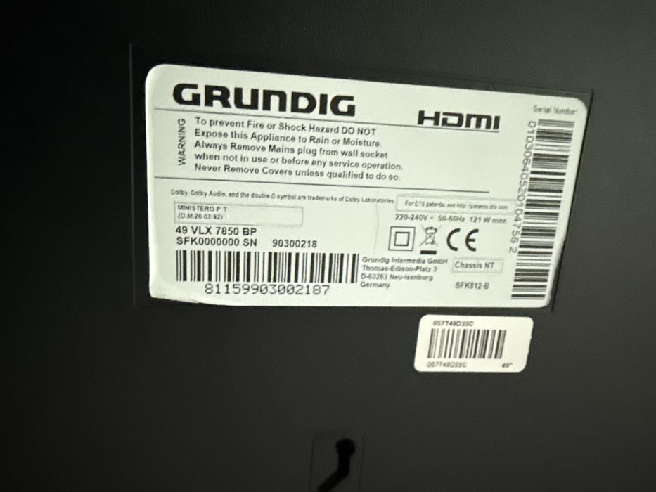 TV Grundig 49VLX7850BP com Display Partido (para peças ou reparacao)