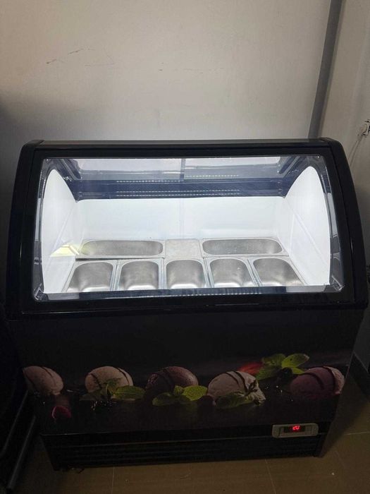 Witryna do lodów gałkowych