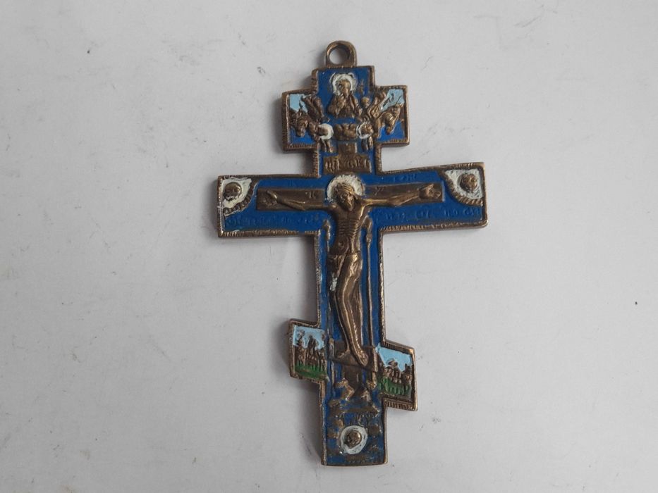 Mały krzyż prawosławny z Chrystusem, mosiężny malowany