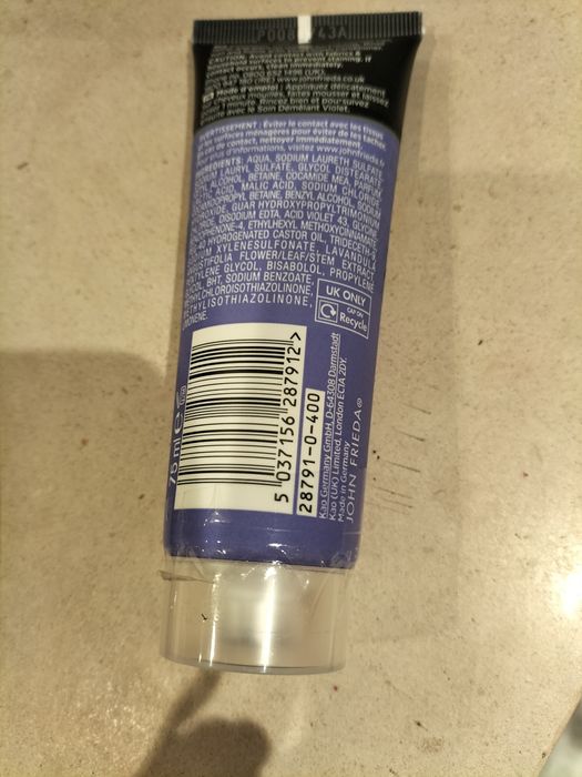 Shampoo com reflexos violeta John Frieda